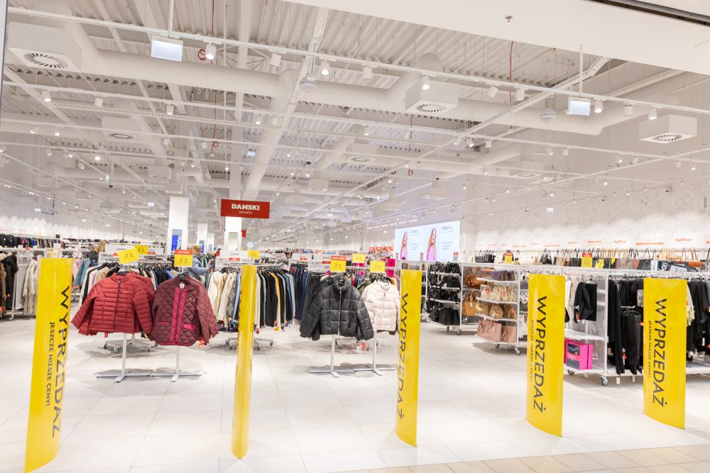 Wejście do sklepu Halfprice w M1 Kraków