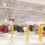 Wejście do sklepu Halfprice w M1 Kraków