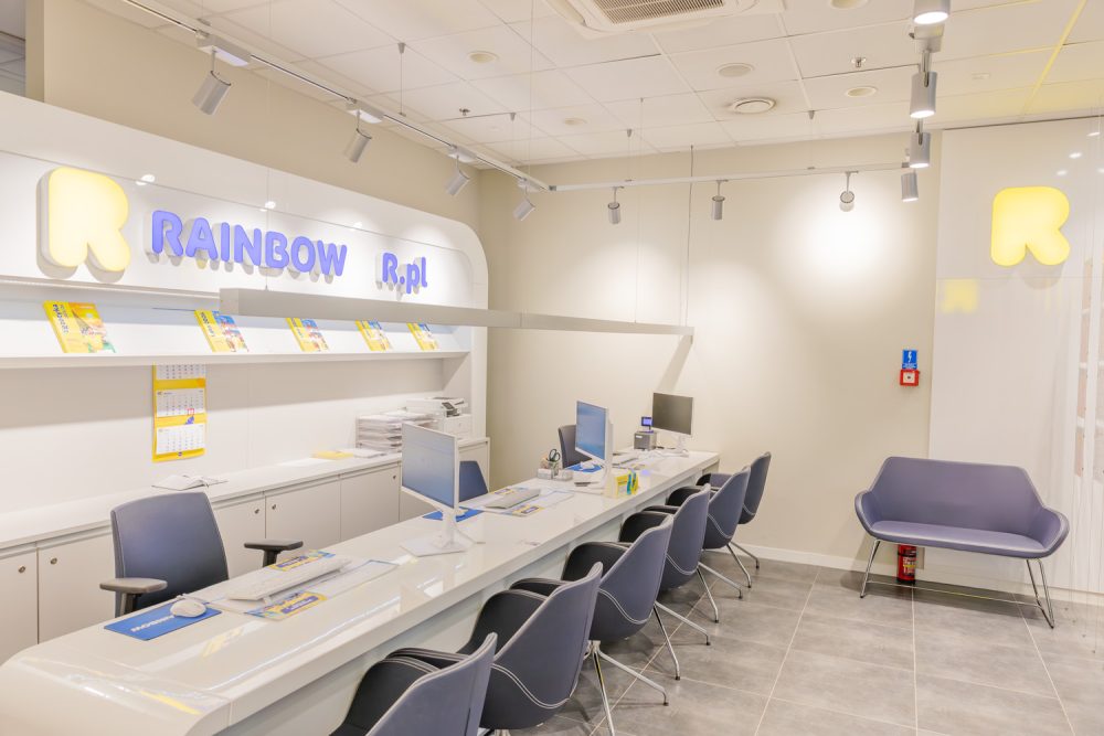 Wnętrze biura podróży Rainbow w M1 Kraków