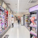 Wnętrze drogerii Rossmann w M1 Kraków