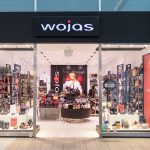 Witryna sklepu obuwniczego Wojas w M1 Kraków