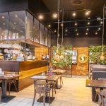 Stoliki w restauracji SPHINX w M1 Kraków