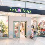 Witryna kwiaciarni Sofi Flora w M1 Kraków